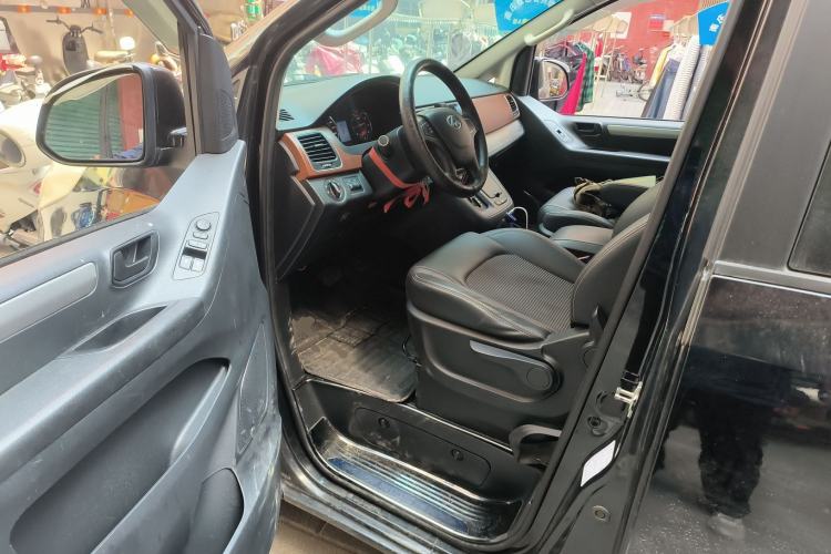 Used SAIC MAXUS G10 2016 2.0T Automatic Elite Edition Driver Seat