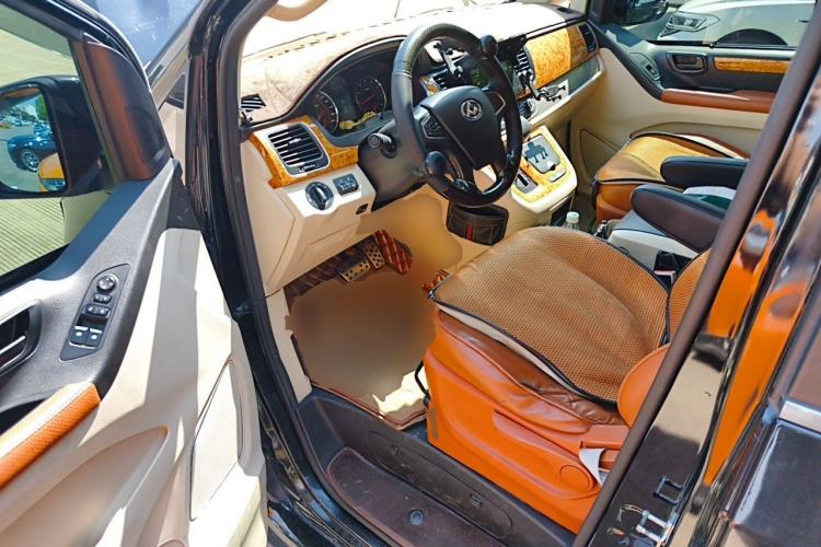 Used SAIC MAXUS G10 2016 2.0T Automatic Elite Edition Driver Seat