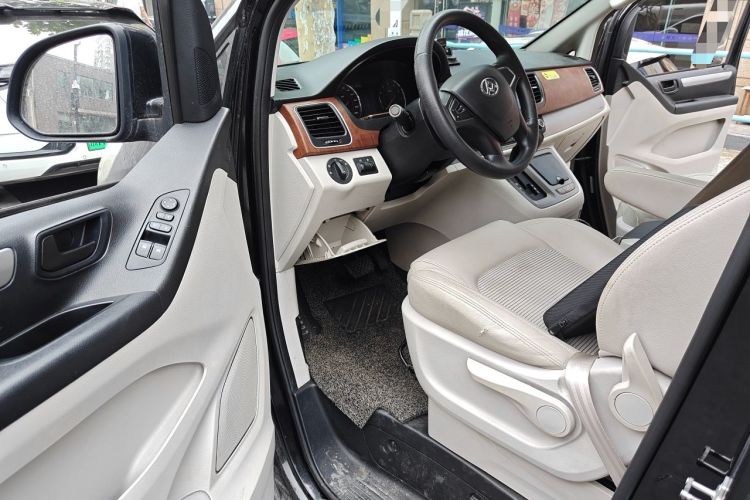 Used SAIC MAXUS G10 2016 2.0T Automatic Elite Edition Driver Seat