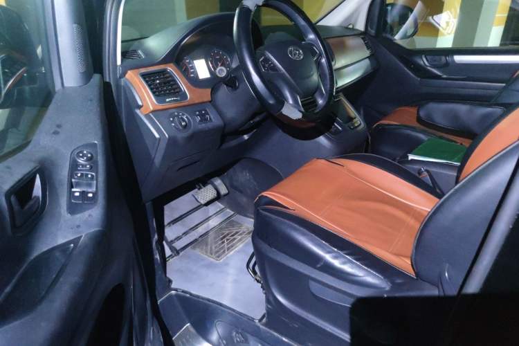 Used SAIC MAXUS G10 2016 2.0T Automatic Elite Edition Driver Seat