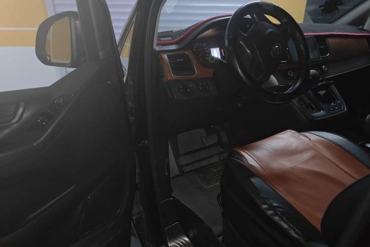Used SAIC MAXUS G10 2016 2.0T Automatic Elite Edition Driver Seat
