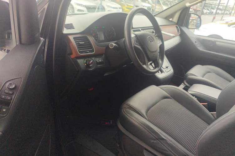 Used SAIC MAXUS G10 2016 2.0T Automatic Elite Edition Driver Seat