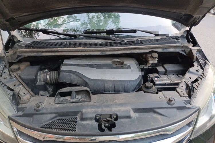 Used SAIC MAXUS G10 2016 2.0T Automatic Elite Edition Engine Bay