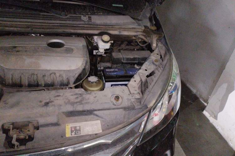 Used SAIC MAXUS G10 2016 2.0T Automatic Elite Edition Engine Bay Left