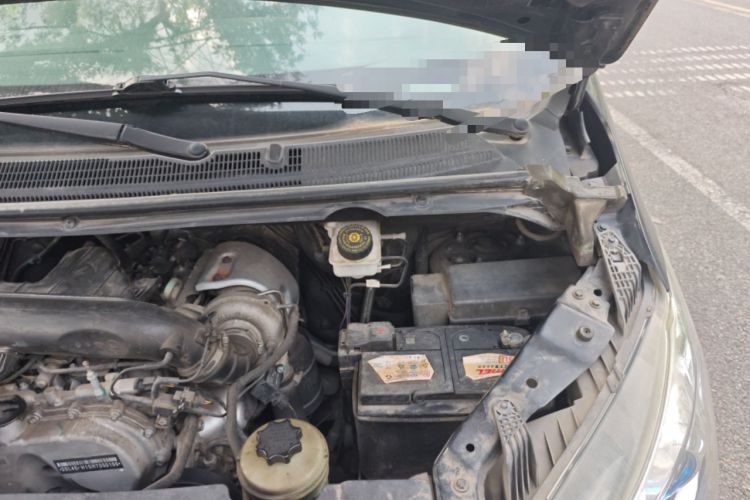 Used SAIC MAXUS G10 2016 2.0T Automatic Elite Edition Engine Bay Left
