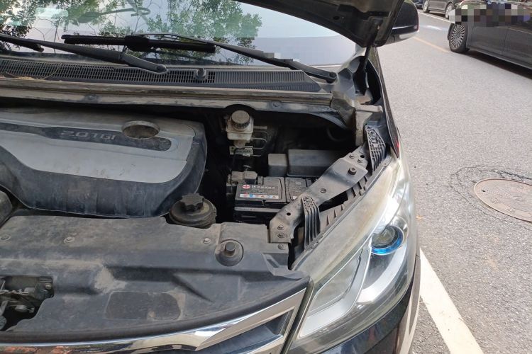 Used SAIC MAXUS G10 2016 2.0T Automatic Elite Edition Engine Bay Left