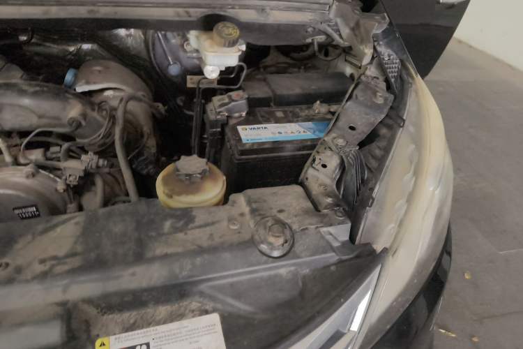 Used SAIC MAXUS G10 2016 2.0T Automatic Luxury Executive Edition Engine Bay Left