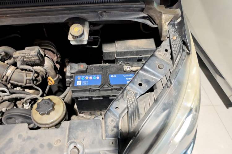 Used SAIC MAXUS G10 2016 1.9T Manual Elite Edition Diesel China IV Engine Bay Left