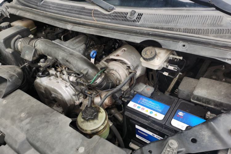 Used SAIC MAXUS G10 2016 2.0T Automatic Executive Edition Engine Bay Left
