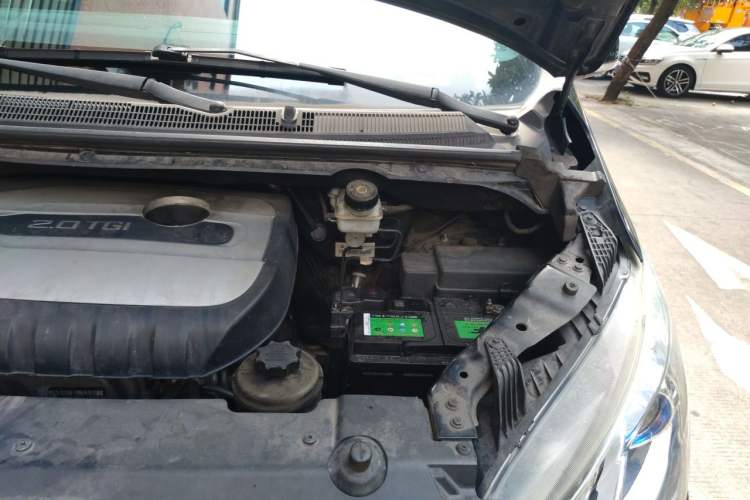 Used SAIC MAXUS G10 2016 2.0T Manual Elite Edition Engine Bay Left