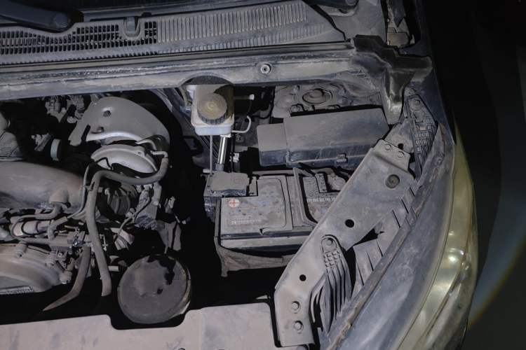 Used SAIC MAXUS G10 2016 2.0T Automatic Elite Edition Engine Bay Left