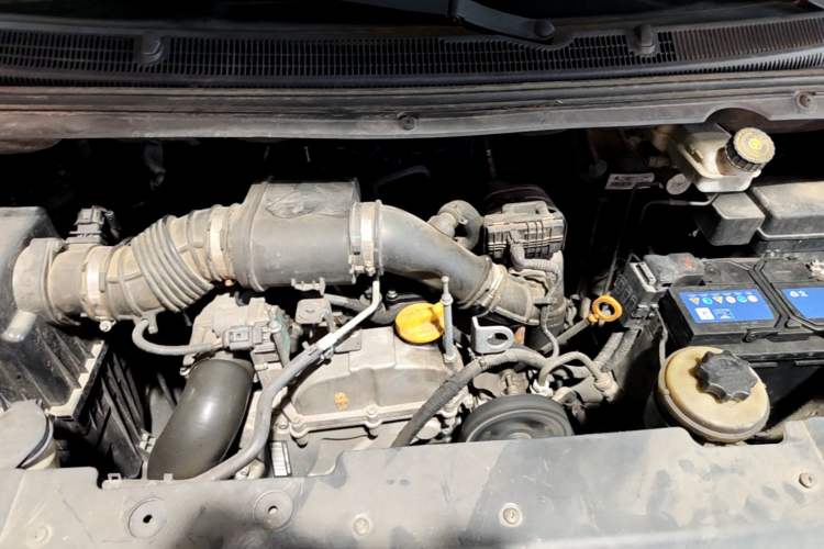 Used SAIC MAXUS G10 2016 1.9T Manual Elite Edition Diesel China IV Engine Bay