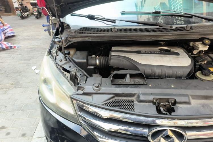 Used SAIC MAXUS G10 2016 2.0T Automatic Elite Edition Engine Bay Right