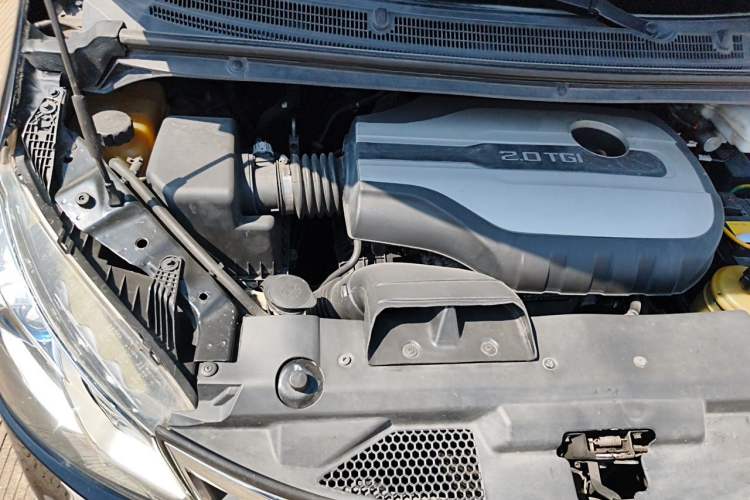 Used SAIC MAXUS G10 2016 2.0T Automatic Elite Edition Engine Bay Right