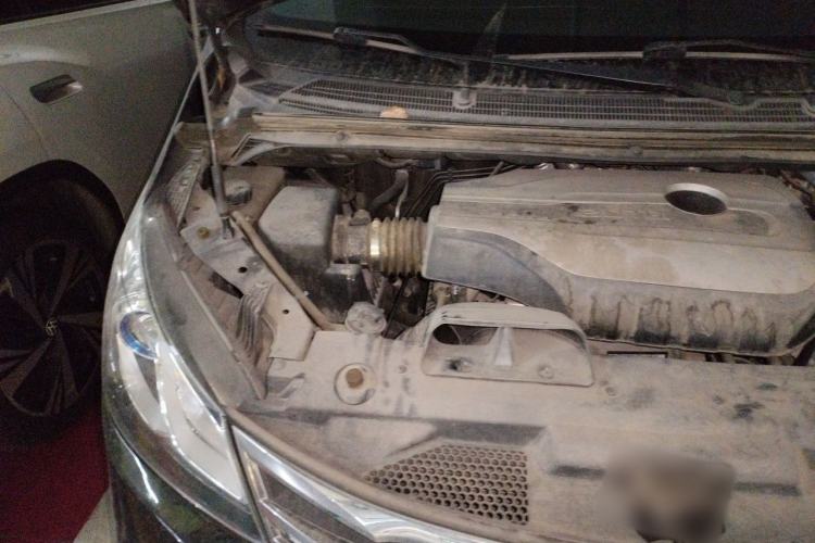Used SAIC MAXUS G10 2016 2.0T Automatic Elite Edition Engine Bay Right