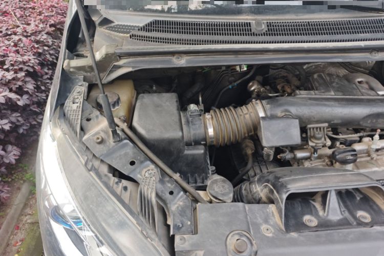 Used SAIC MAXUS G10 2016 2.0T Automatic Elite Edition Engine Bay Right