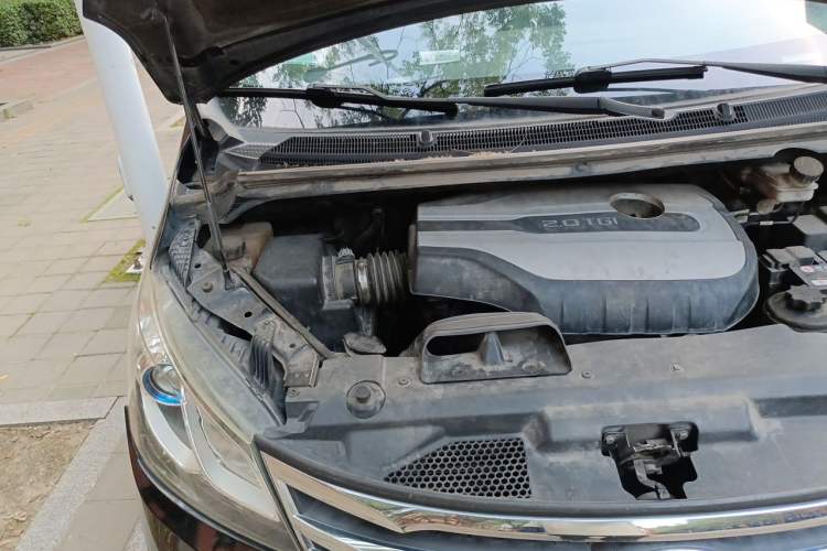 Used SAIC MAXUS G10 2016 2.0T Automatic Elite Edition Engine Bay Right
