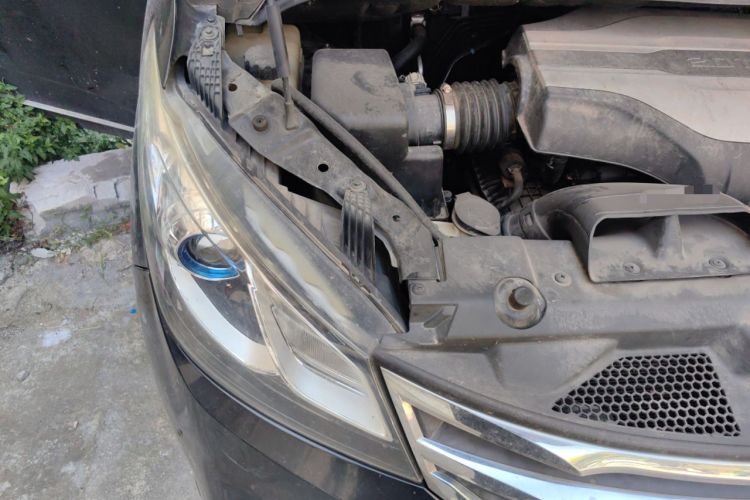 Used SAIC MAXUS G10 2016 2.0T Automatic Luxury Executive Edition Engine Bay Right