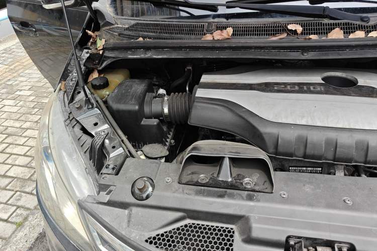 Used SAIC MAXUS G10 2016 2.0T Automatic Elite Edition Engine Bay Right