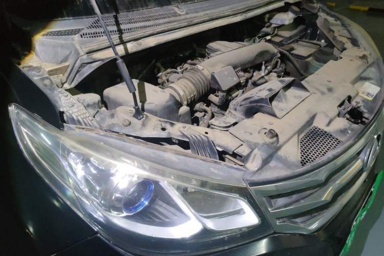 Used SAIC MAXUS G10 2016 2.0T Automatic Elite Edition Engine Bay Right