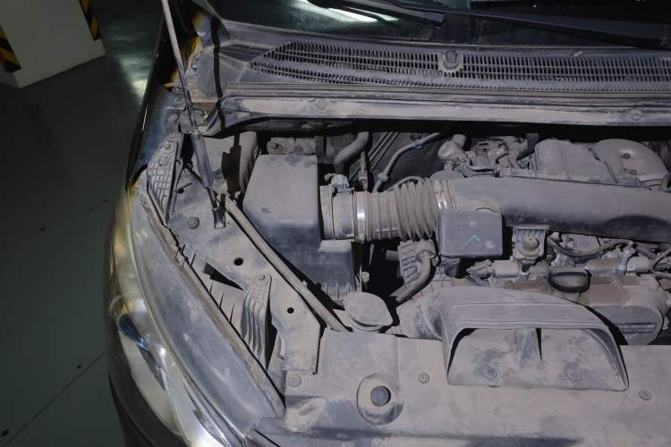 Used SAIC MAXUS G10 2016 2.0T Automatic Elite Edition Engine Bay Right