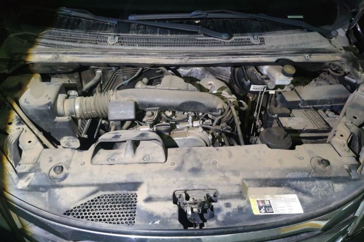 Used SAIC MAXUS G10 2016 2.0T Automatic Elite Edition Engine Bay