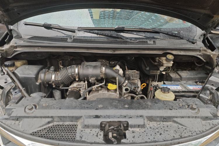 Used SAIC MAXUS G10 2016 1.9T Automatic Elite Edition Diesel China V Emission Standard Engine Bay