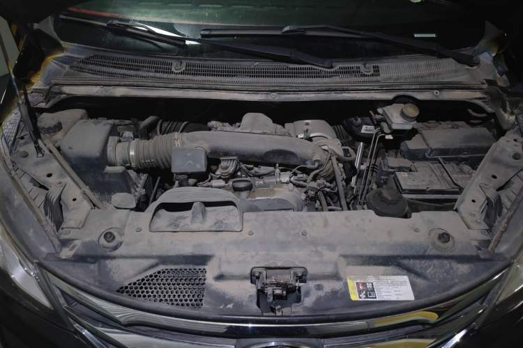 Used SAIC MAXUS G10 2016 2.0T Automatic Elite Edition Engine Bay