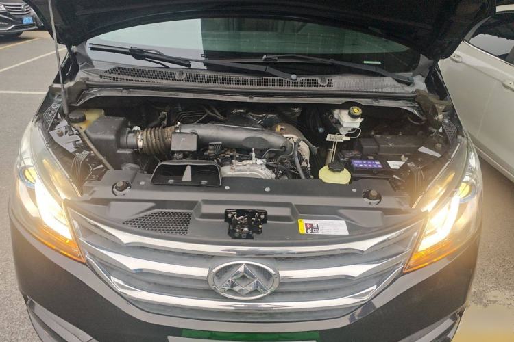 Used SAIC MAXUS G10 2016 2.0T Automatic Elite Edition Engine Bay