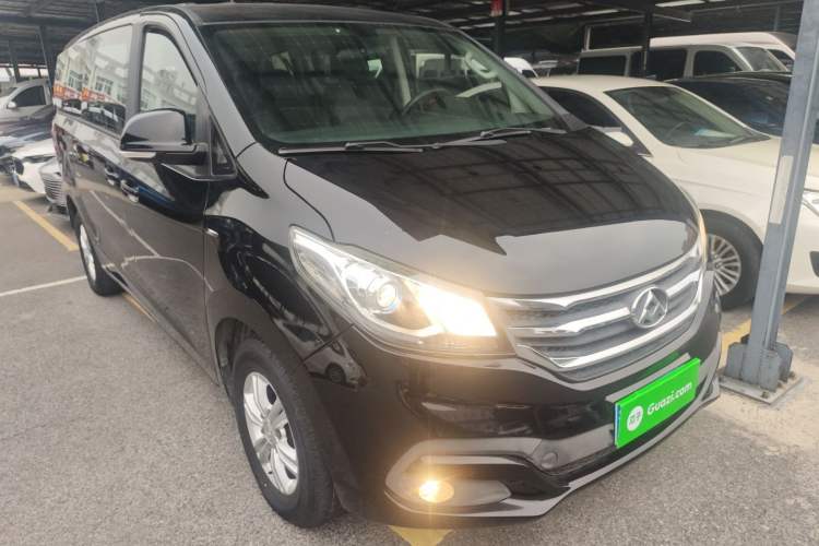 Used SAIC MAXUS G10 2016 2.0T Automatic Elite Edition Front Right 45 Deg