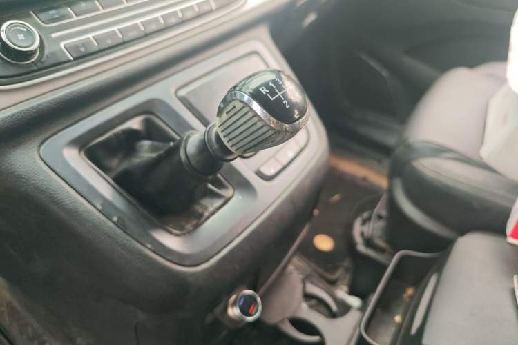 Used SAIC MAXUS G10 2016 1.9T Manual Elite Edition Diesel China V Standard Gear Lever