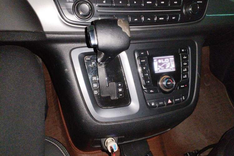 Used SAIC MAXUS G10 2016 2.0T Automatic Elite Edition Gear Lever