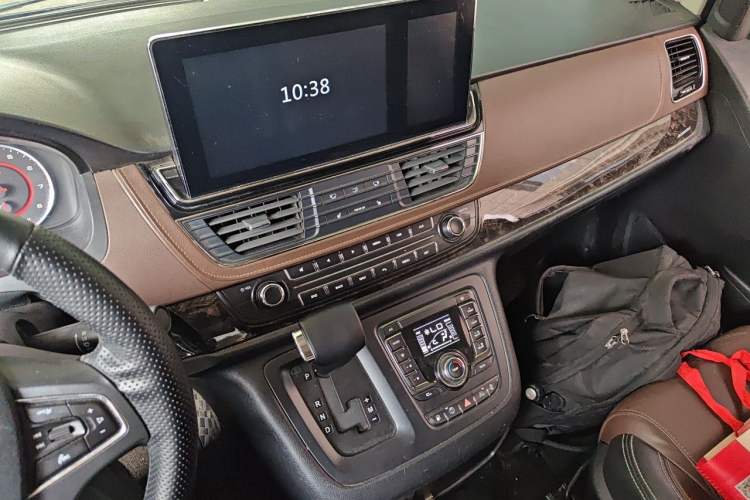 Used SAIC MAXUS G10 2016 2.0T Automatic Flagship Edition Gear Lever