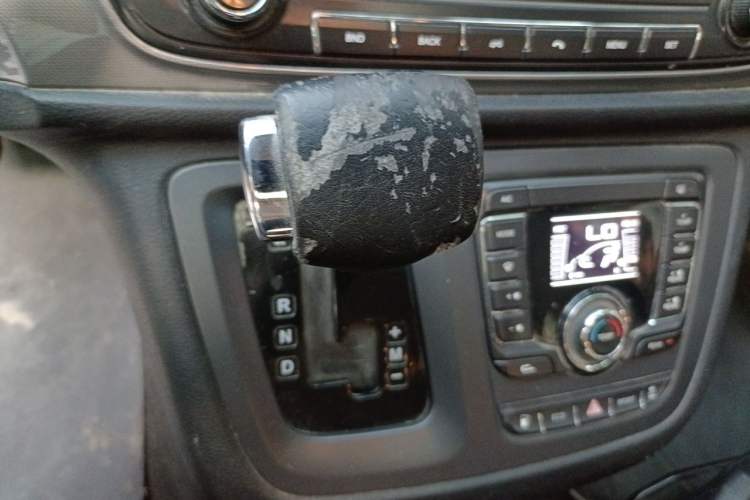 Used SAIC MAXUS G10 2016 2.0T Automatic Elite Edition Gear Lever