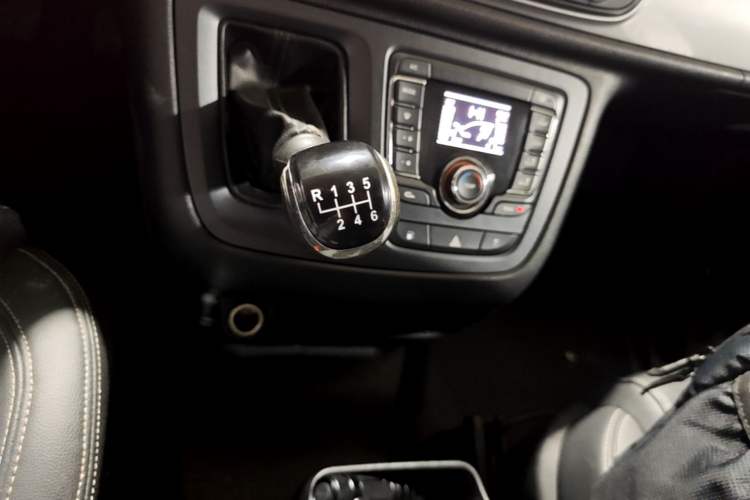 Used SAIC MAXUS G10 2016 1.9T Manual Elite Edition Diesel China IV Gear Lever