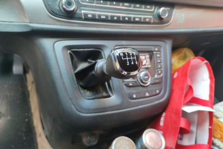 Used SAIC MAXUS G10 2016 2.0T Manual Elite Edition Gear Lever