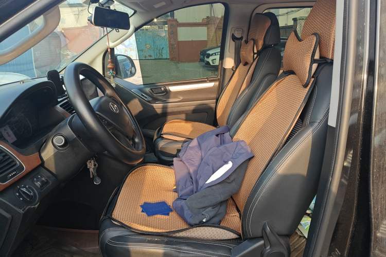 Used SAIC MAXUS G10 2016 2.0T Automatic Elite Edition Left Front Seat