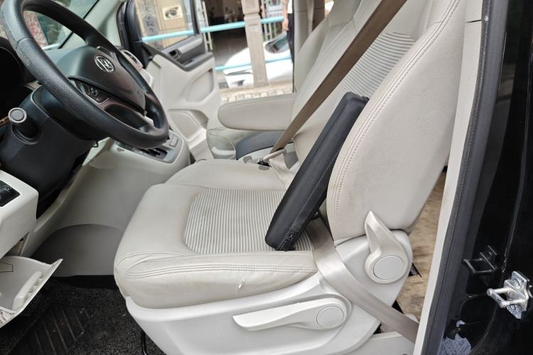 Used SAIC MAXUS G10 2016 2.0T Automatic Elite Edition Left Front Seat