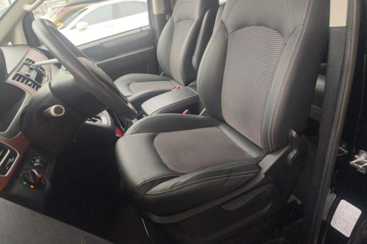 Used SAIC MAXUS G10 2016 2.0T Automatic Elite Edition Left Front Seat