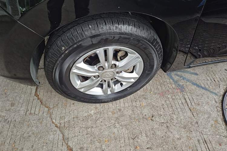 Used SAIC MAXUS G10  Left Front Wheel Hub