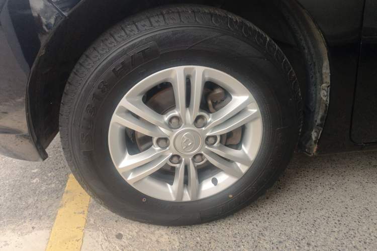Used SAIC MAXUS G10 2016 2.0T Automatic Elite Edition Left Front Wheel Hub