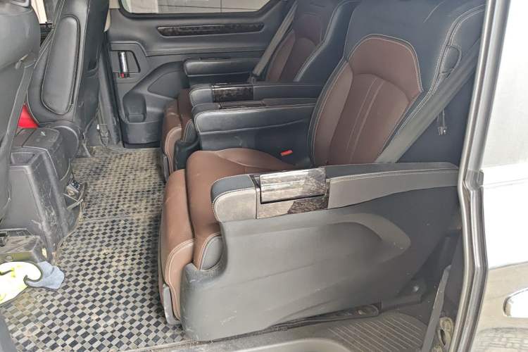 Used SAIC MAXUS G10 2016 2.0T Automatic Flagship Edition Left Rear Seat