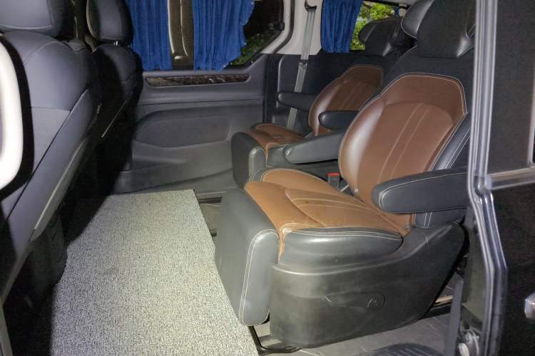 Used SAIC MAXUS G10 2016 2.0T Automatic Luxury Executive Edition Left Rear Seat