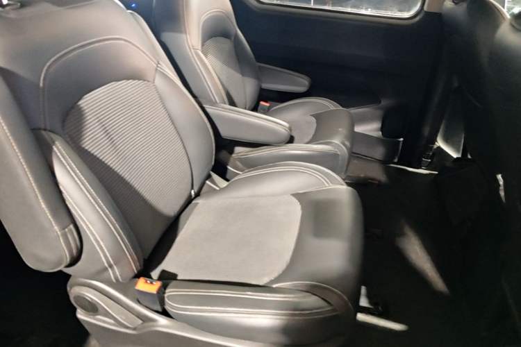 Used SAIC MAXUS G10 2016 1.9T Manual Elite Edition Diesel China IV Left Rear Seat
