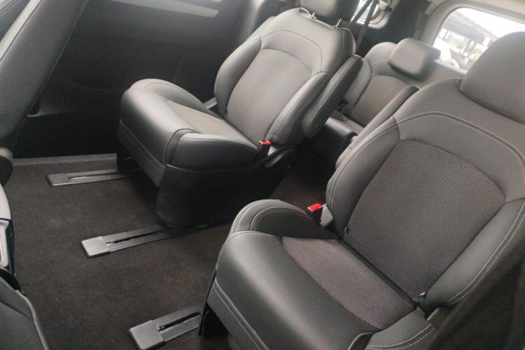 Used SAIC MAXUS G10 2016 2.0T Automatic Elite Edition Left Rear Seat