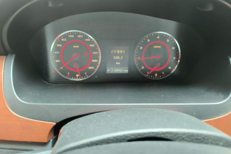 Used SAIC MAXUS G10 2016 2.0T Automatic Elite Edition Odometer Close Up