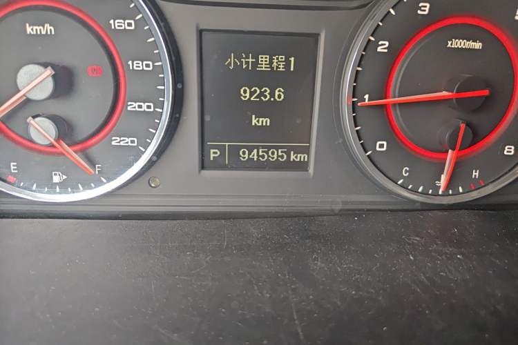 Used SAIC MAXUS G10 2016 2.0T Automatic Flagship Edition Odometer Close Up