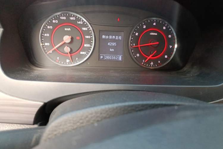 Used SAIC MAXUS G10 2016 2.0T Automatic Elite Edition Odometer Close Up