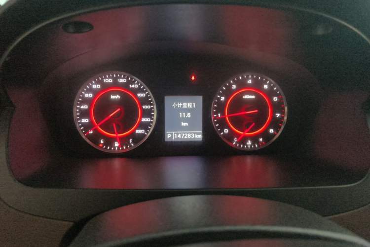 Used SAIC MAXUS G10 2016 2.0T Automatic Luxury Executive Edition Odometer Close Up