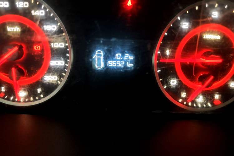 Used SAIC MAXUS G10 2016 1.9T Manual Elite Edition Diesel China IV Odometer Close Up